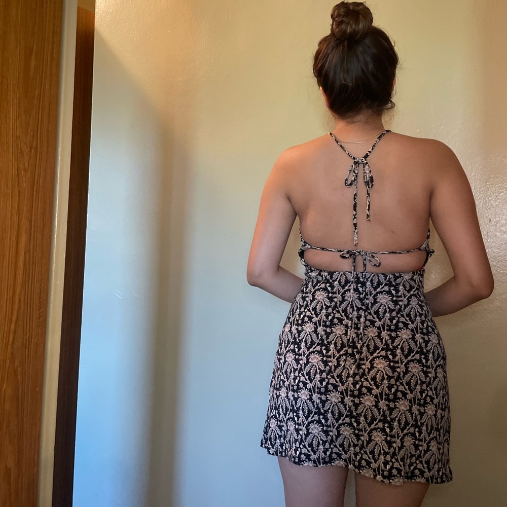 Windsor Pattern Dress Backless - Picture 3 of 5